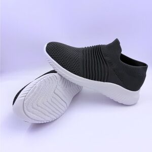 US 6 Women Slip On Sneakers Lightweight Breathable Walking
Shoes Gray